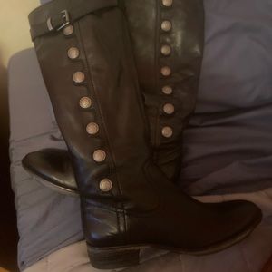 Nice Good condition womens black boots size 8
